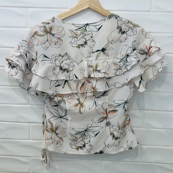 ASTR floral-Printed ruffled wrap blouse - Picture 3 of 5